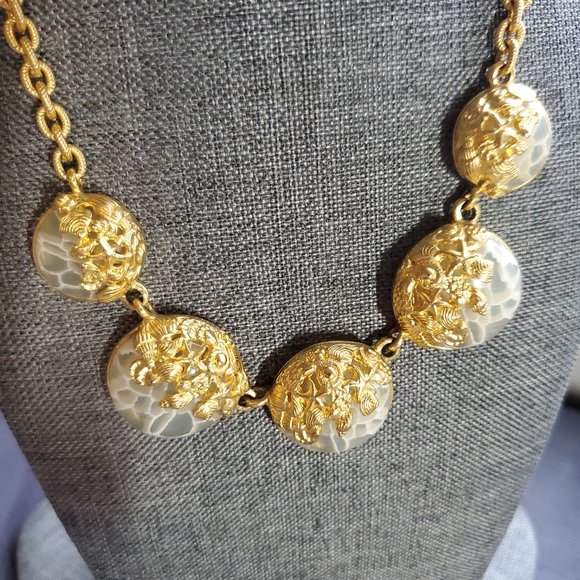 Ivanka Trump Necklace - Picture 2 of 6